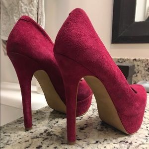 Jessica Simpson pumps!